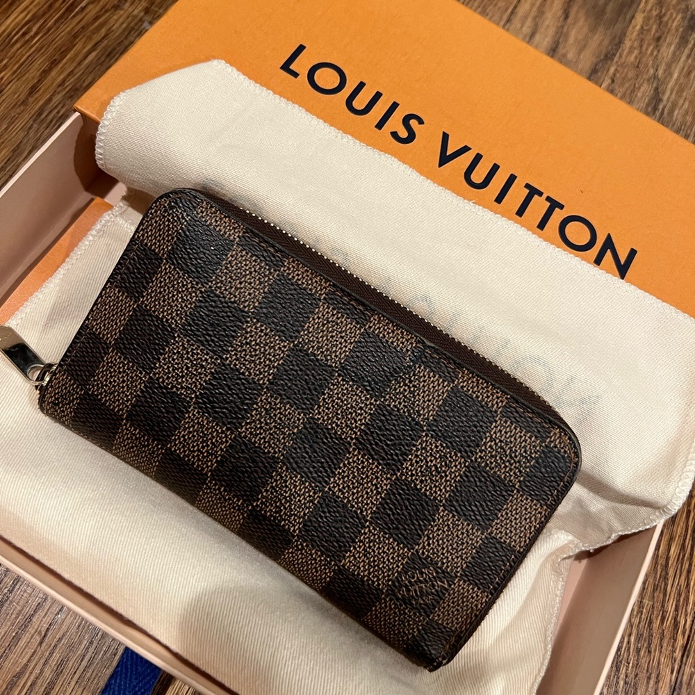 Brand new in box Louis Vuitton style M42616 Zippy wallet - never used! In box!